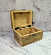 Load image into Gallery viewer, Reclaimed Wood Recipe Box (4x6 Recipe Cards)